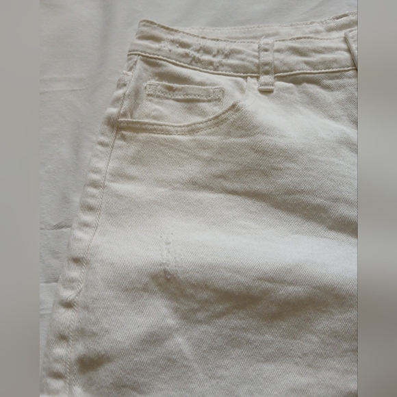 Women's Cream Button-Up Shorts‎ - Picture 8 of 12